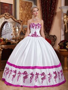 Traditional White Sweetheart Taffeta Appliques Quinceanera Dress in Hyde Park