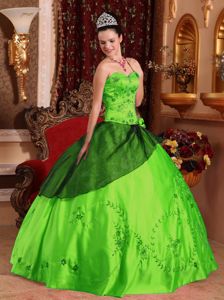 Spring Green Sweetheart Satin Embroidered Quinceanera Dress with Beading