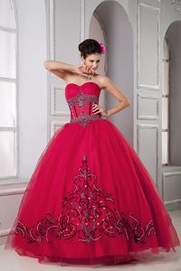 Red Sweetheart Sweet 15 Dresses in Floor-length with Embroidery in Fresno