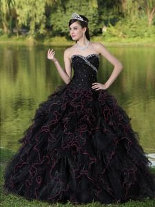 Sweetheart Floor-length Sweet 16 Dresses in Black with Ruffles and Beading