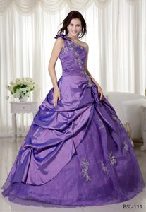 Modern One Shoulder Quince Dress in Purple with Appliques and Pick-ups