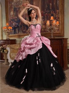 Sweetheart Rose Pink and Black Quinceanera Gowns with Handmade Flower