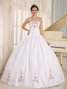 Elegant White Strapless Floor-length Sweet Sixteen Dresses with Embroidery