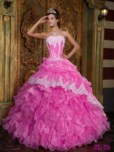 Ruffled Sweet Sixteen Quinceanera Dresses with Lace Hemline near Weirton