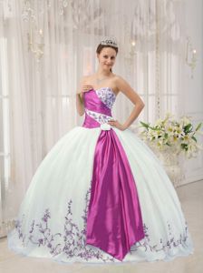Sweetheart Floor-length Princess White Quince Dresses with Embroidery