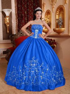 Floor-length Quinceanera Dress in Blue with Embroidery and Bowknot