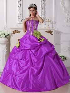 Purple Beading Strapless Quinceanera Gowns with Pick-ups and Flowers