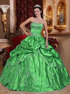 Green Strapless Embroidery and Beading Taffeta Sweet 16 Dresses in Summer