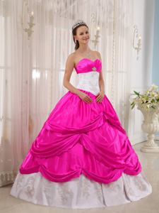 Hot Pink and White Sweetheart Quinceanera Dresses with Appliques in Libertad