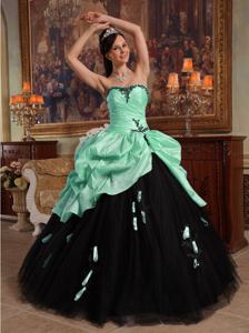 Sweetheart Hand Flowery Quince Dresses in Apple Green and Black