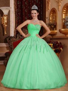 Apple Green Sweetheart Floor-length Beaded Quince Dresses in Cipolletti