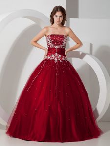 Wine Red Strapless Floor-length Appliqued Beaded Quince Dress in Tupiza