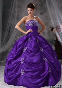 Strapless Floor-length Taffeta Quinceanera Dress with Appliques in Viacha