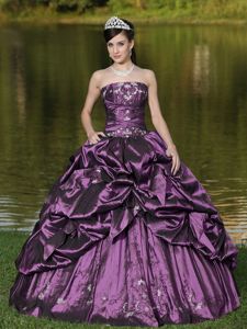 Elegant Purple Strapless Long Quince Dresses with Appliques and Pick-ups