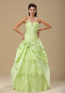 Pretty Yellow Green Sweetheart Long Quinceanera Gown Dress with Bow