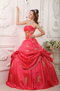 Strapless Red Ruched Floor-length Quinceanera Gown Dress with Appliques