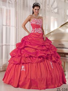 Appliques Red Ruched Pick-ups Quinceanera Dress in Ciudad del Este