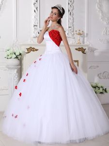 White and Red Appliques Sweet 15 Dresses with Flowers in El Jicaral