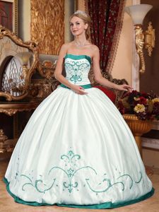 Strapless White Ball Gown Embroidery Quinceanera Gown Dresses