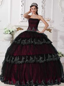 Strapless Appliques Dress For Quince in Burgundy and Black