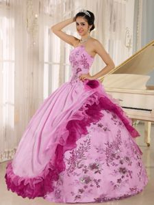 Sequined Appliques Quinceanera Dress in Pink with Flouncing