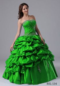 Pick-ups Quinceanera Dress With Beading and Ruching in Limoges France