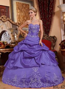 Purple Beading Sweetheart Quinceanera Dress with Embroidery 2014