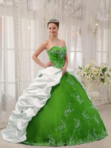 Sweetheart Embroidery Pick-ups Accent Quinceanera Dresses in Flat Rock