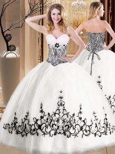 White Ball Gowns Sweetheart Sleeveless Tulle Floor Length Lace Up Embroidery Sweet 16 Quinceanera Dress