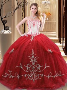 New Arrival Sleeveless Tulle Floor Length Lace Up Sweet 16 Quinceanera Dress in Red with Embroidery